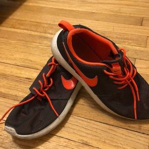 Boys nike roshe